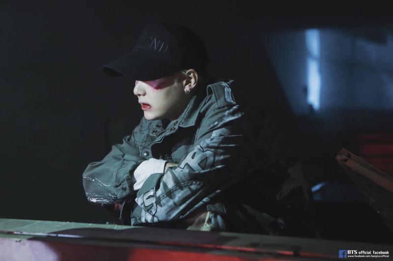 내 최애는 방탄 슈가!! 본명은 민윤기!! 어거스트디와 슈가와 민윤기 갭차이에 발리는데 한번 보고 가십셔~ 세상 최고 까리하고 예쁘고 귀엽고 잘