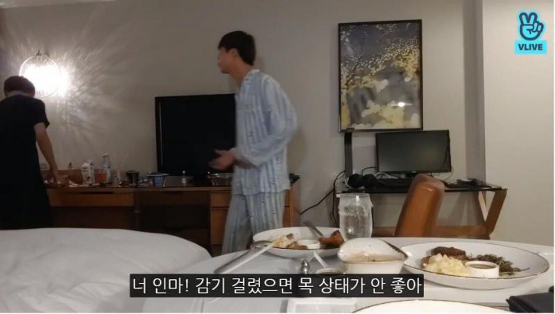재미있고 잘생기고 비율좋고 실력좋은 아이돌?!?!??!?! 바로 여기있다 방탄소년단 진!!!! 본명은 김석진!! 아주 골져스하고 아방가르드하지!
