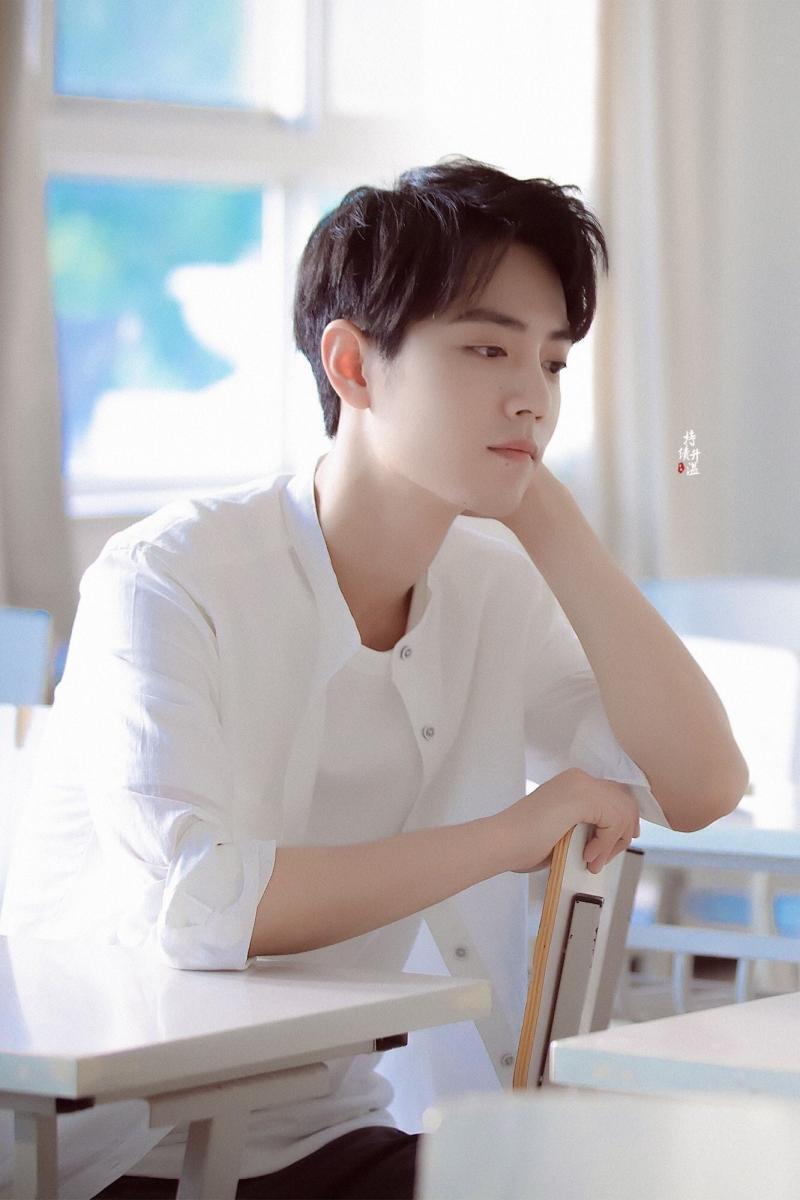 흡,, 나 울어 왜캐 이뻐요...당신이라는 사람은 웃기만 해..아니 그냥 옆만 봐줘..왜캐 옆모습이 아름다우십니까