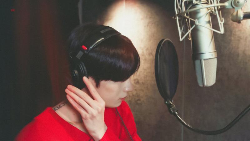 귀여움 섹시 예쁨 뭐하나 빠지는게 없는 한승우! 새하얀 피부와 엄청난 피지컬 저세상 다리길이ㅠㅠ 거기에 목소리가 아름다운 미성! 하이에나ost도