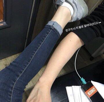이런 사진 들고 와서 자기 너무 부럽다고 막 그런다.. 자기도 45까지 빼서 저런 다리 가지고 싶다고..