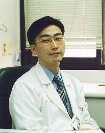 약간... 이런... 무슨 느낌인지 알지..? 근데 또 이렇게 보니까 공통점이 안경밖에 없는 것 같기도 하고 근데 약간 뭔지 알지????