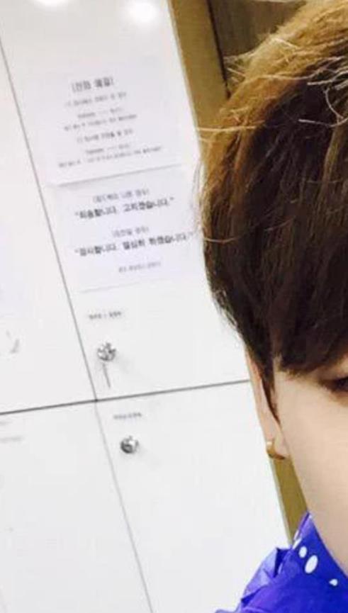 석진이 사진찍는 방밤에서 도촬하는거 말하는거지? 빅히트 옛날부터 말 많았잖아 이 사진도 그렇고 얘네 가스라이팅 존나 심해;; 정국이 때리려하는