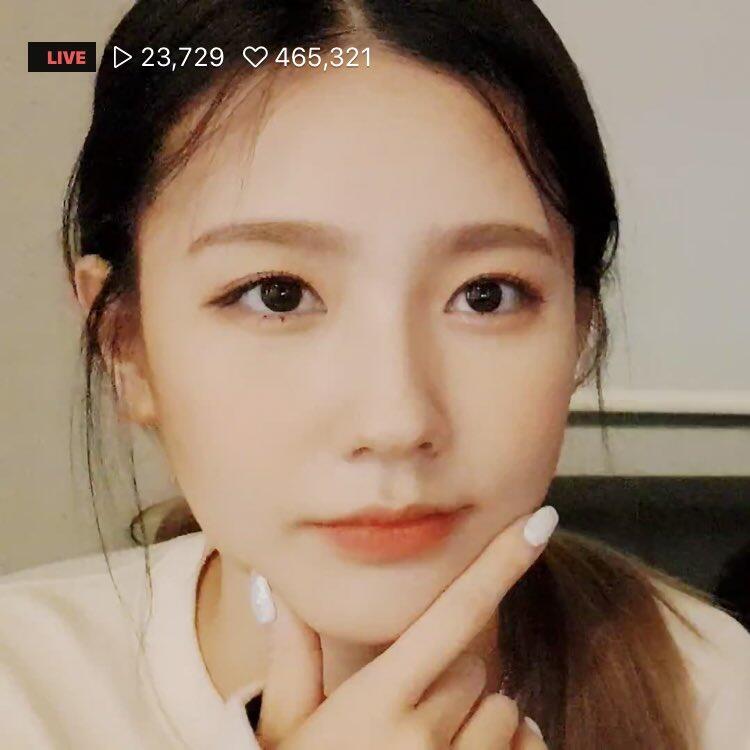 예쁜 우리 공주님 내 마누라니까 얼굴만 보고 가 줘 너무 이쁘셔서 입덕하면 고맙겠지만 나만 가질 우리 언니라서😅😅 이쁜 얼굴 많이 보고 가라고 