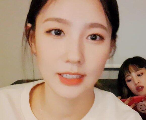 예쁜 우리 공주님 내 마누라니까 얼굴만 보고 가 줘 너무 이쁘셔서 입덕하면 고맙겠지만 나만 가질 우리 언니라서😅😅 이쁜 얼굴 많이 보고 가라고 