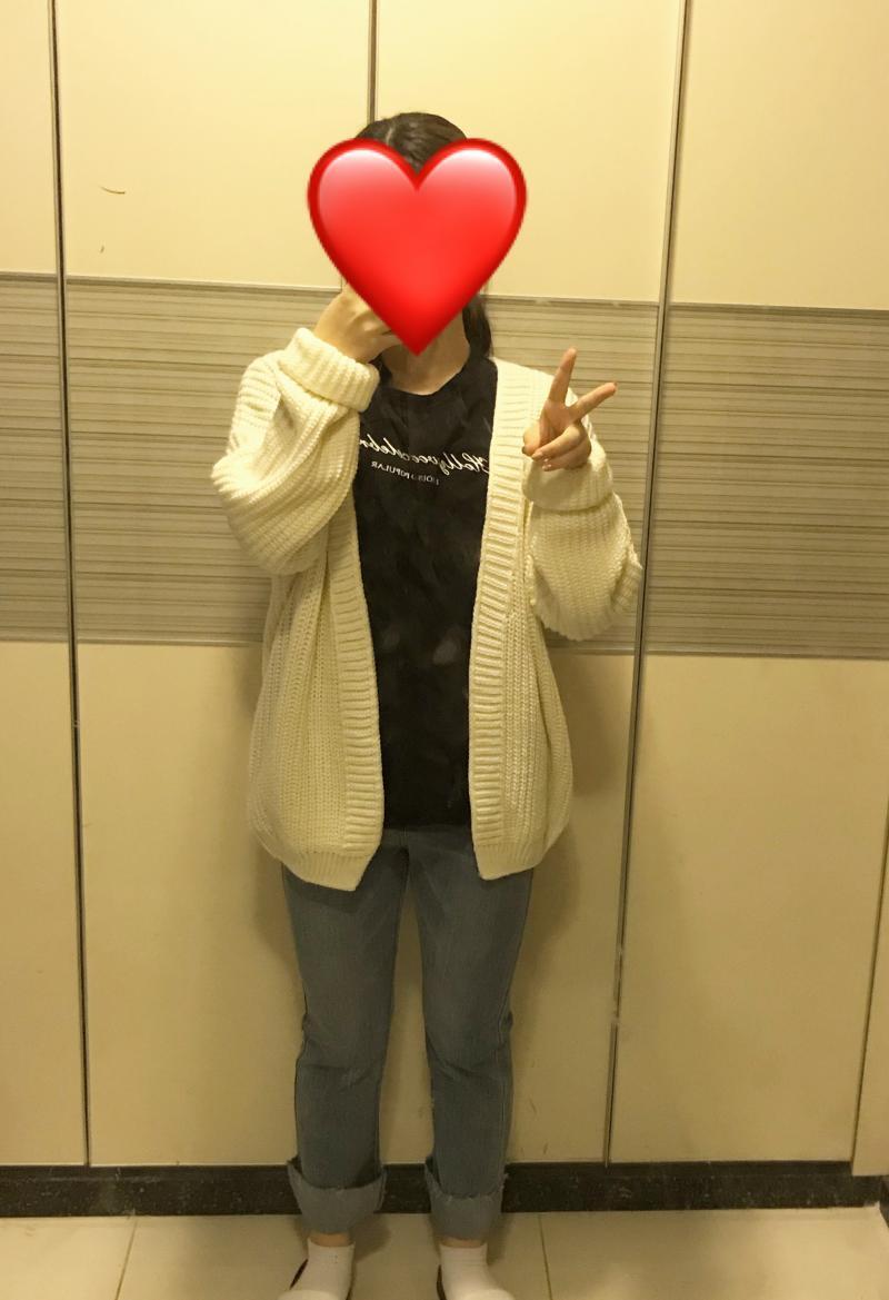 이거 어때..??? 괜찮다면 가디건 안에 저 검정 티가 나을까 흰티가 나을까