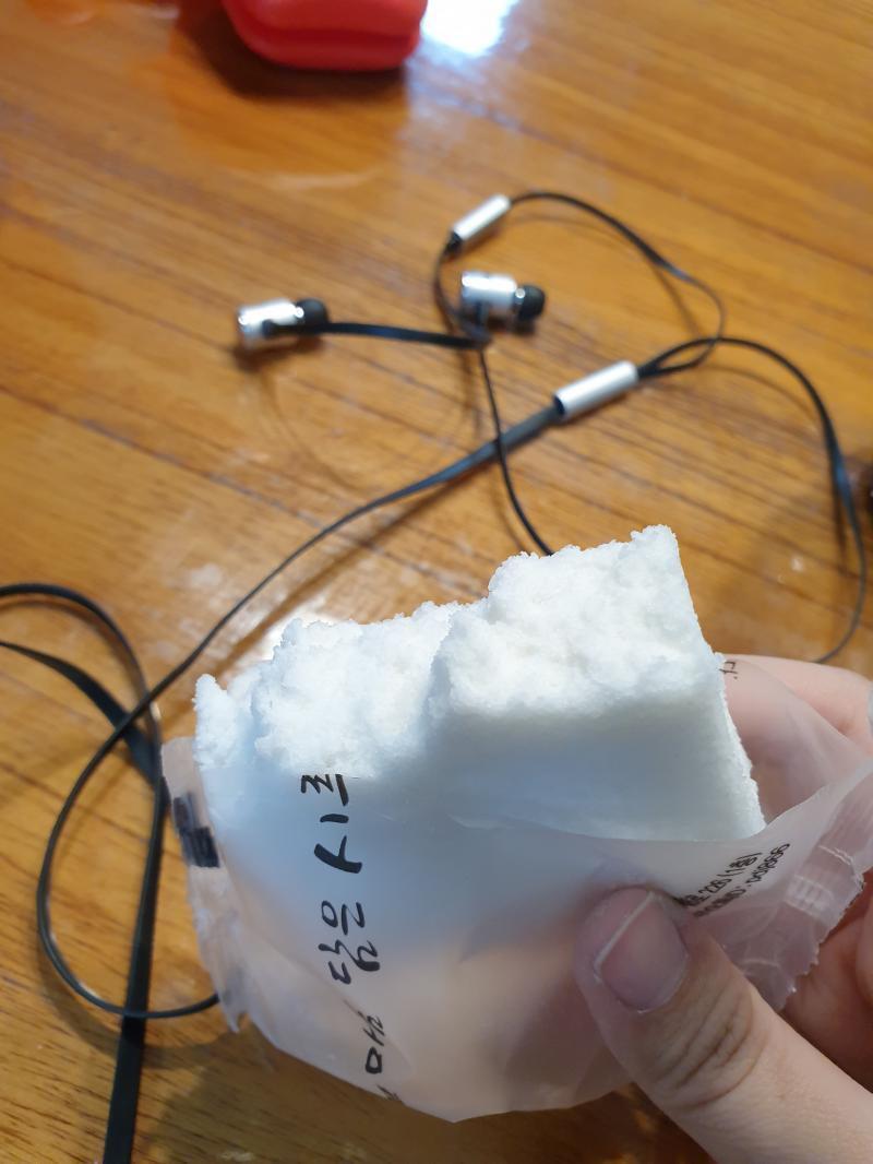 내가 백설기를 먹는건지 스티로폼을 먹는건지