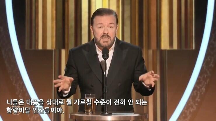 트위터에서 해시달면서 사회비판하는거보면 시상식에서 수상소감으로 사회비판/환경얘기를하는 외국인들을 보는 기분임 남한테 과시하려고 손하고 입은 엄청