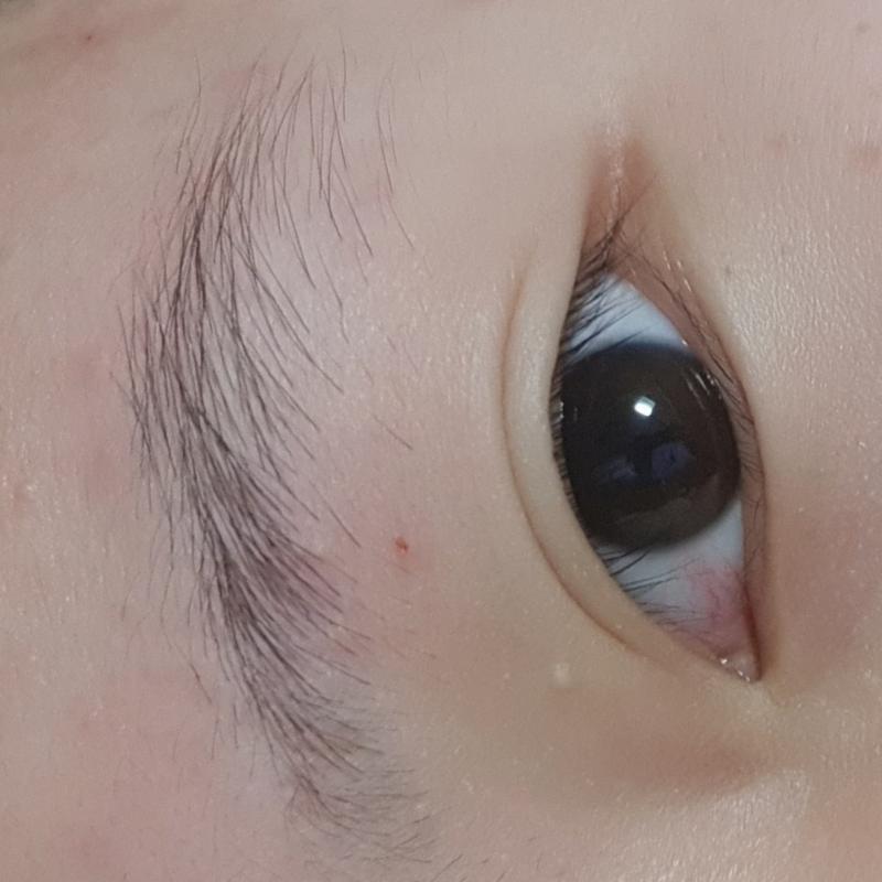 두번째껀 결막염 때문에 눈빨개...미안해ㅜ 그리고뷰러도 속눈썹 찝어도 잘안올라가ㅜ눈썹도 알려줌 고맙겠다!