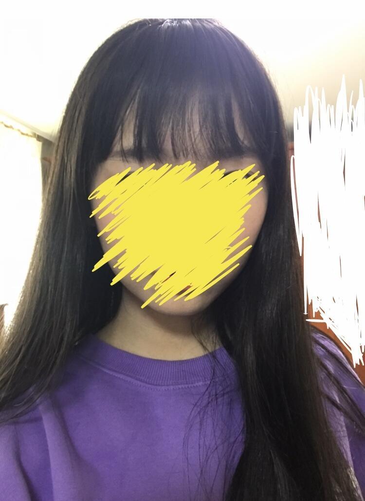 이런 머리 있자나.. 두번째는 다이소 앞머리가발 붙여본거임 이 머리 하고다니면 이상하지 않을까??