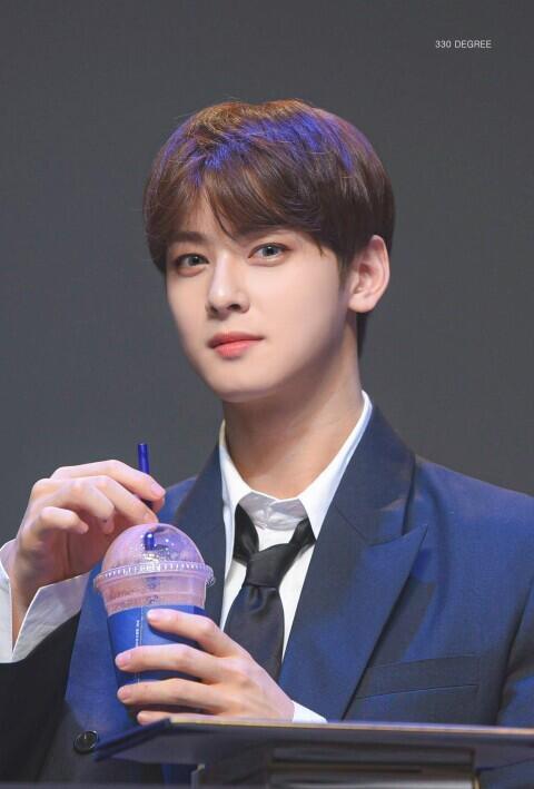 용안에서 빛이나요,,,
