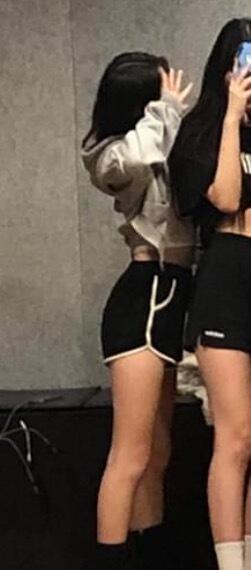 전에 입었었던 거울샷인데 그렇게 많이 이상할까?