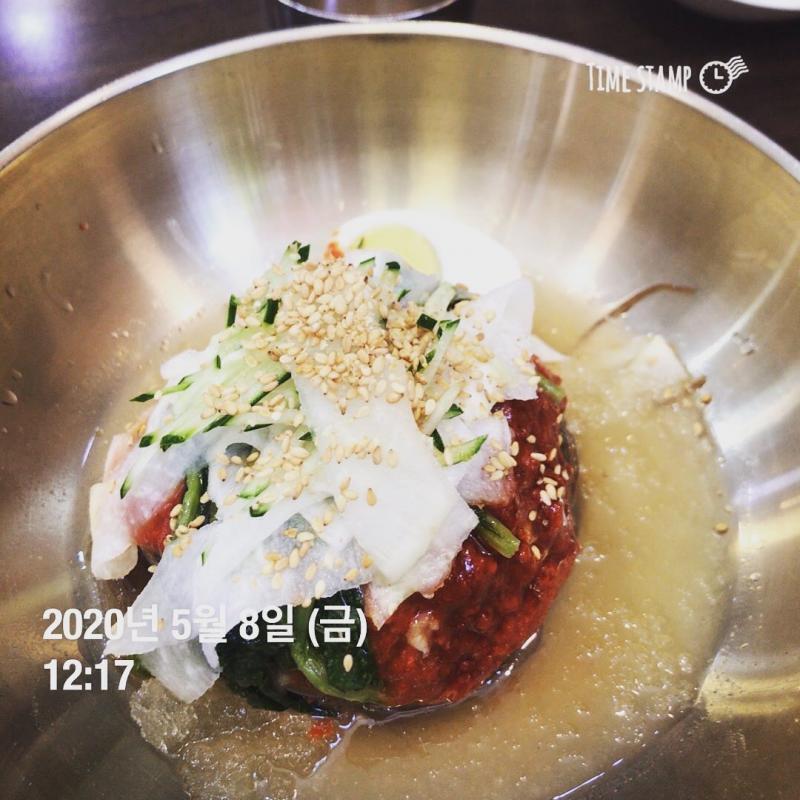 (5월 8일) 끼니는 사진으로 대체. 아침은 2인분(엄마랑 나눠 먹음), 저녁은 3인분(엄빠랑 같이 먹음-목살,양파,아스파라거스 볶음)+잡곡밥