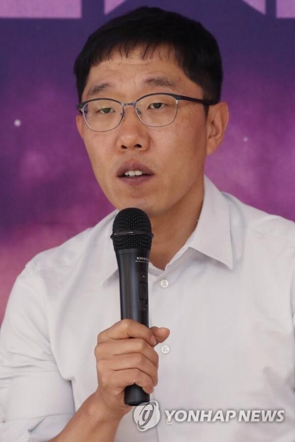 >>12 사. 귀. 자. (입모양으로 오물오물)