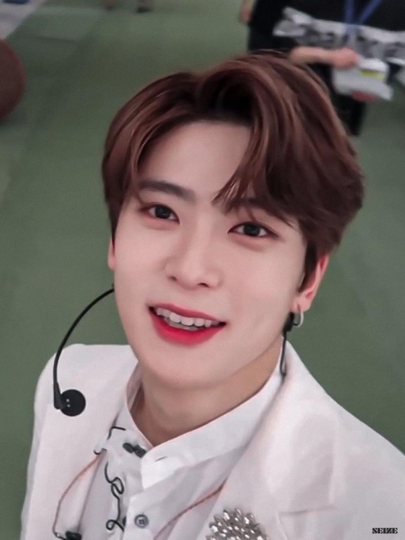 엔시티.....Neo Cultural Technology 철자 따서 NCT! 한 번 빠지면 빠져나올수없ㄷㅏ.... 엔시티 체제는 엔시티라는 하나