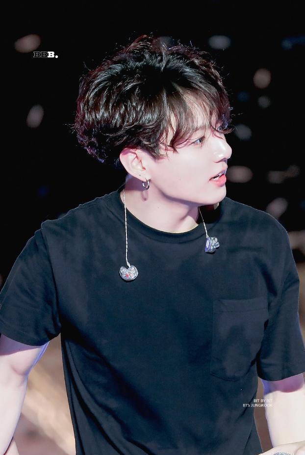 전정국 완전 귀염청순잘생 톢기 말티쥬인데 몸은 화났고 메보에 춤 완급조절 엄청 잘함능력캐임 힘 좋음 떡대허벅지 대박임 이쁜짓도 예고없이 잘해서 