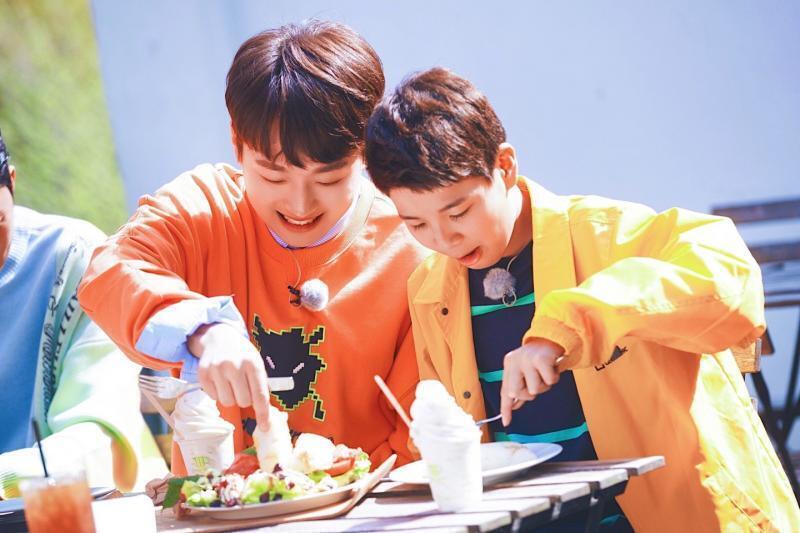 어...아이돌은 아닌데 알아봐줬으면해서. 나만의 아이돌이거든...너무 뭐라하진 말아줘ㅠ 문제될 시 바로 삭제할게!! 사진보면 한 번쯤은 봤을거야