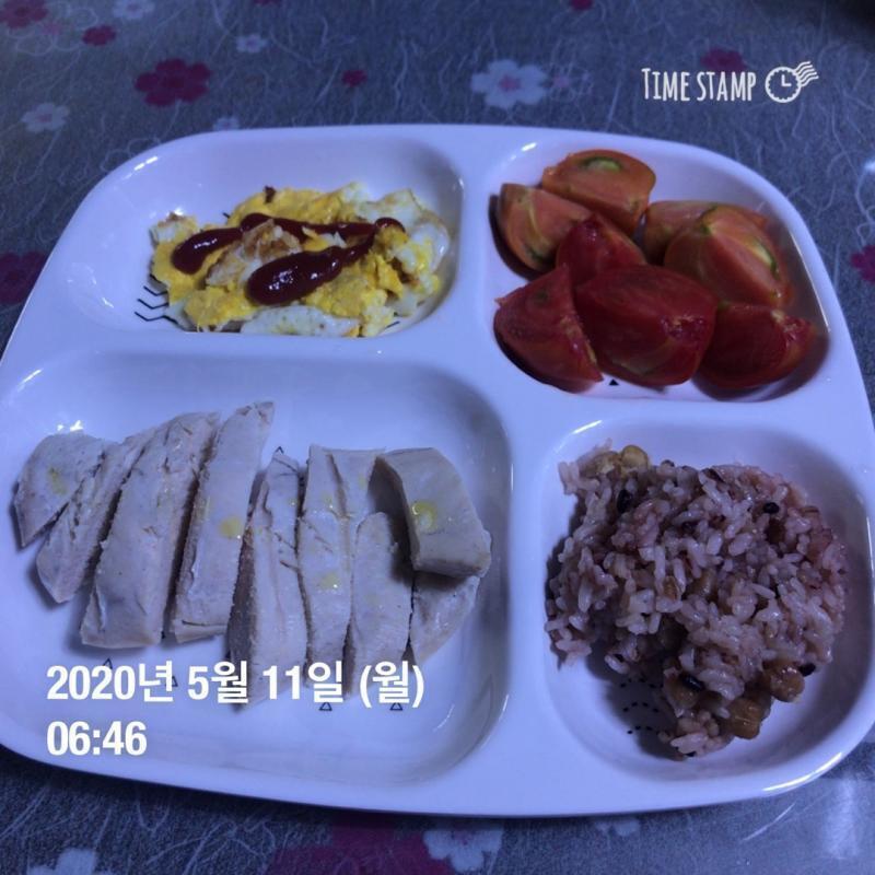 (5월 11일) 식사는 순서대로 아침,점심,저녁. 점심 식사때 블랙커피 한잔 같이 마셨고, 저녁엔 서브웨이 더블초코쿠키 한개 추가로 먹음. 단거