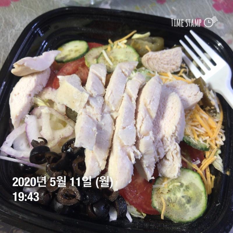 (5월 11일) 식사는 순서대로 아침,점심,저녁. 점심 식사때 블랙커피 한잔 같이 마셨고, 저녁엔 서브웨이 더블초코쿠키 한개 추가로 먹음. 단거