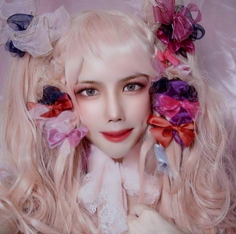 내 보정 실력에 다시끔 감탄하게 돼. 솔직히 넘사벽일듯 약간 성괴같긴한데 남자느낌을 지우기위해선어쩔수없어,,