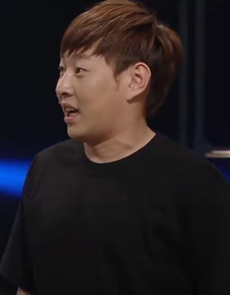 이름: 이진호 나이: 35.... (사랑에 나이가 상관..은 있지만 덕질은 상관없잖아!!!) 소속사: A9미디어 (소속사는 딱히 나빠보이진 않는