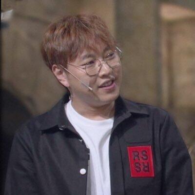 이름: 이진호 나이: 35.... (사랑에 나이가 상관..은 있지만 덕질은 상관없잖아!!!) 소속사: A9미디어 (소속사는 딱히 나빠보이진 않는