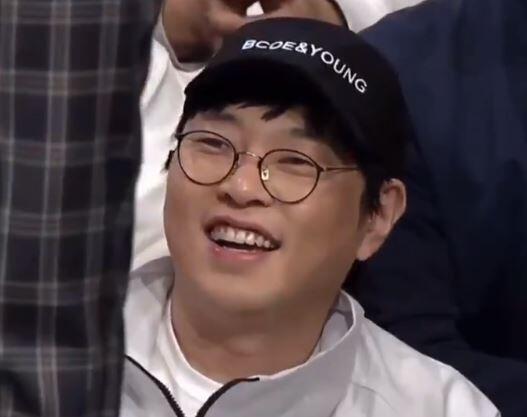 이름: 이진호 나이: 35.... (사랑에 나이가 상관..은 있지만 덕질은 상관없잖아!!!) 소속사: A9미디어 (소속사는 딱히 나빠보이진 않는