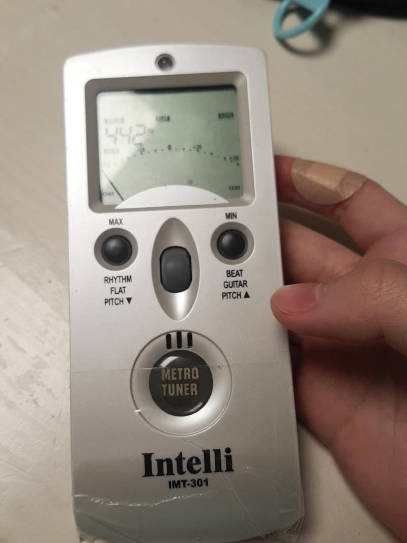 잠만 원래 화면이 1번째 사진처럼 나와야 되는데 안 나와... 1번째사진은 전에 찍어놓은거고 2번째는 방금 튜너기 찾다 보고 놀라서 찍은건데..