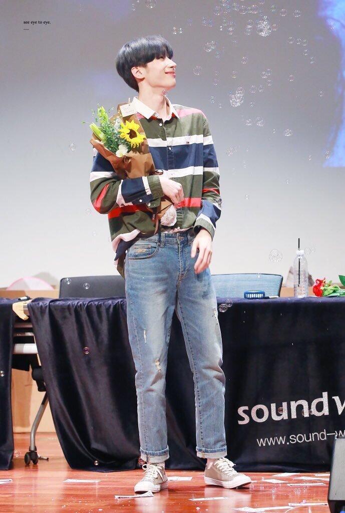 이름 : 한승우 나이 : 27!♡ 941224 소속 : 플레이엠 엔터, 그룹 빅톤, (프듀데뷔그룹 엑스원) 활동 : 161109 아무렇지 않은