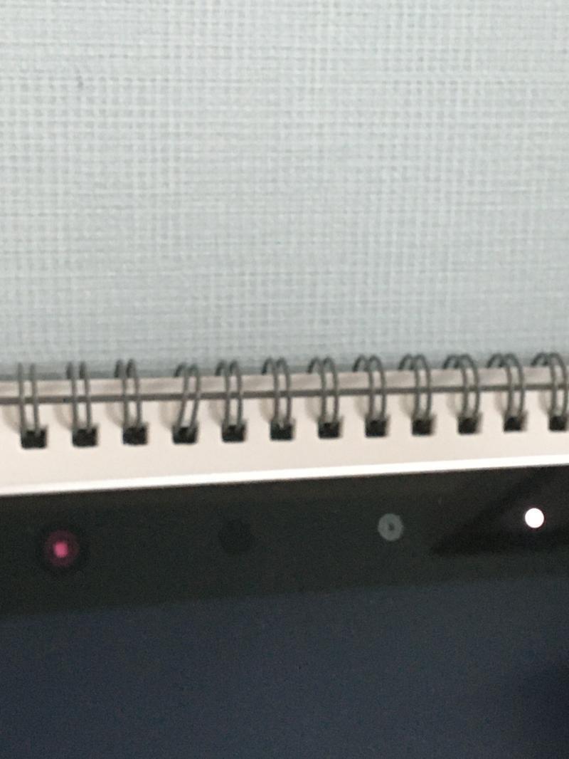 이렇게 led는 뜨는데 싶팔 화면이 안떠 노트북 좀 따뜻함