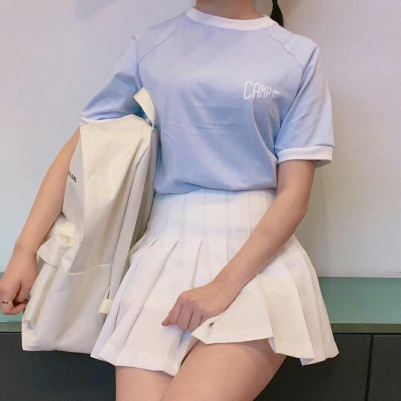 흰색 상의는 무조건이지! 없으면 무조건 사! 5부기장 반팔티 있어?? 1 2번은 5부기장 티 + 테니스 스커트고, 3번은 후드티인데! 3번은 치
