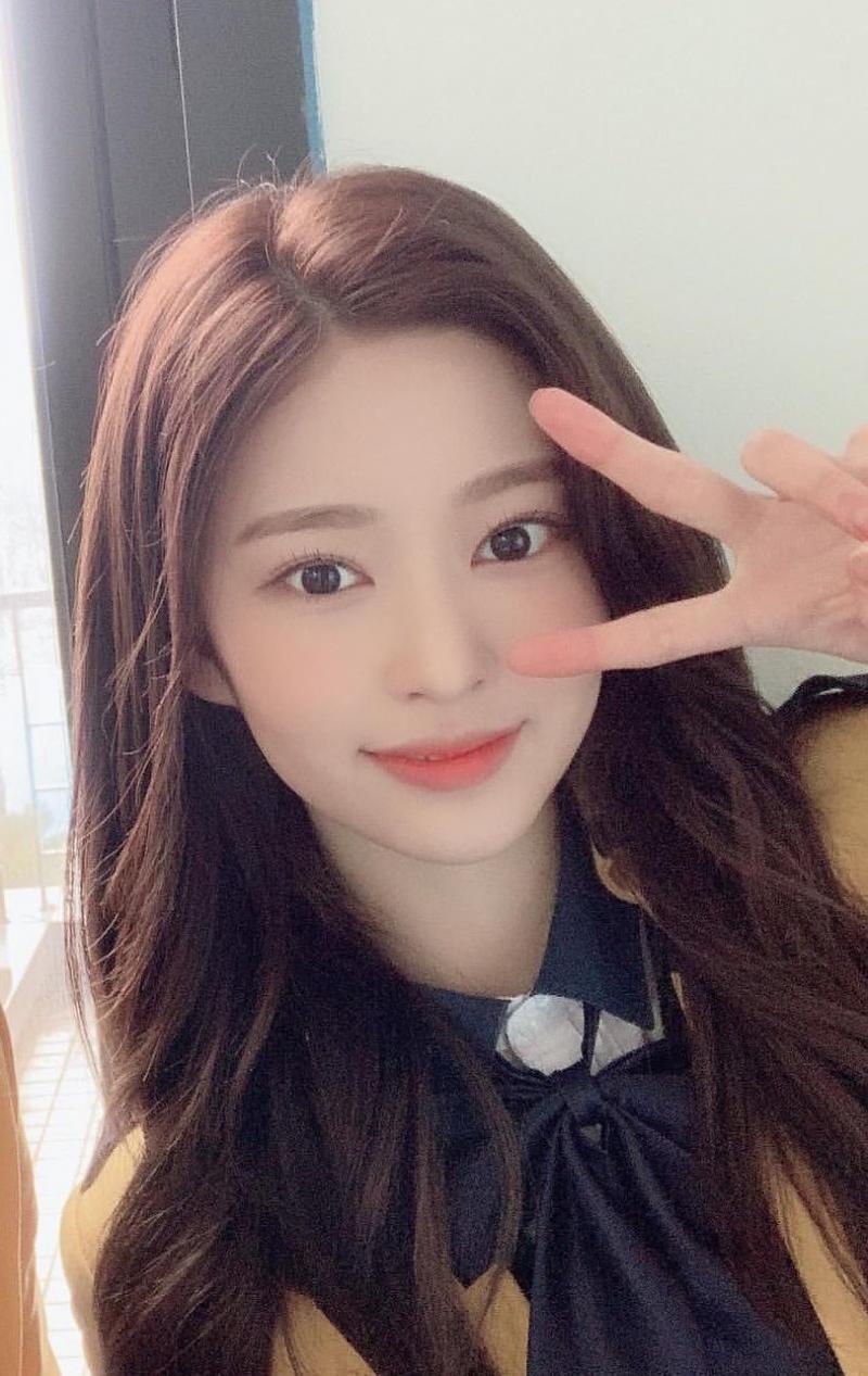 김민주씨를 사랑해주세뇨ㅠㅜㅠ 너무너무 이쁘고 너무너무 귀엽고 인성 갑에 걍 착한 게 느껴짐ㅠㅠ 그리고 너무 잌뻐ㅠㅠㅠㅠ 사랑해 민주언니ㅠㅠ