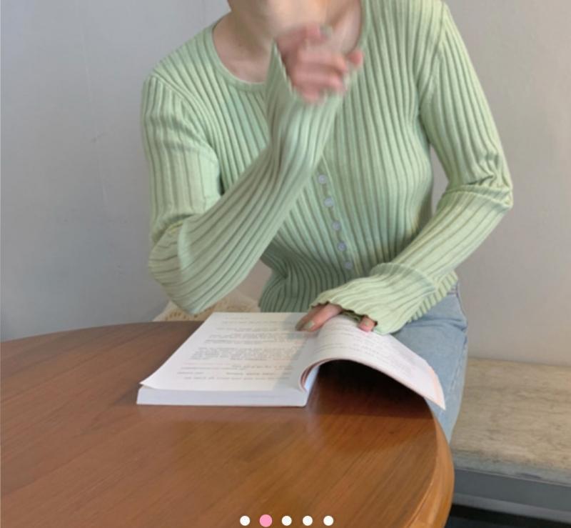>>3 응! 근데 직접 매장에 치마 입고 가서 매치해보고 사! 약간 이런 느낌