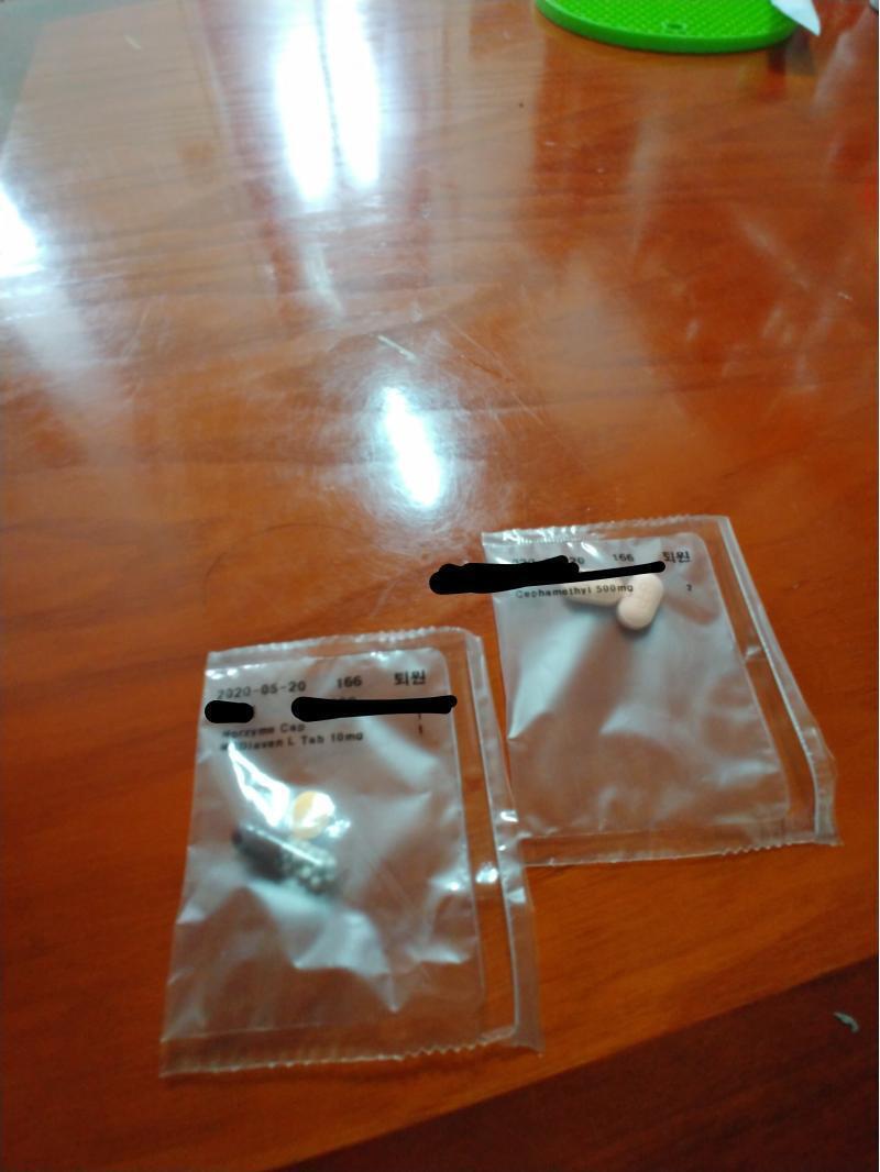 방금 전에 먹은 소화제와 진통제와 항생제