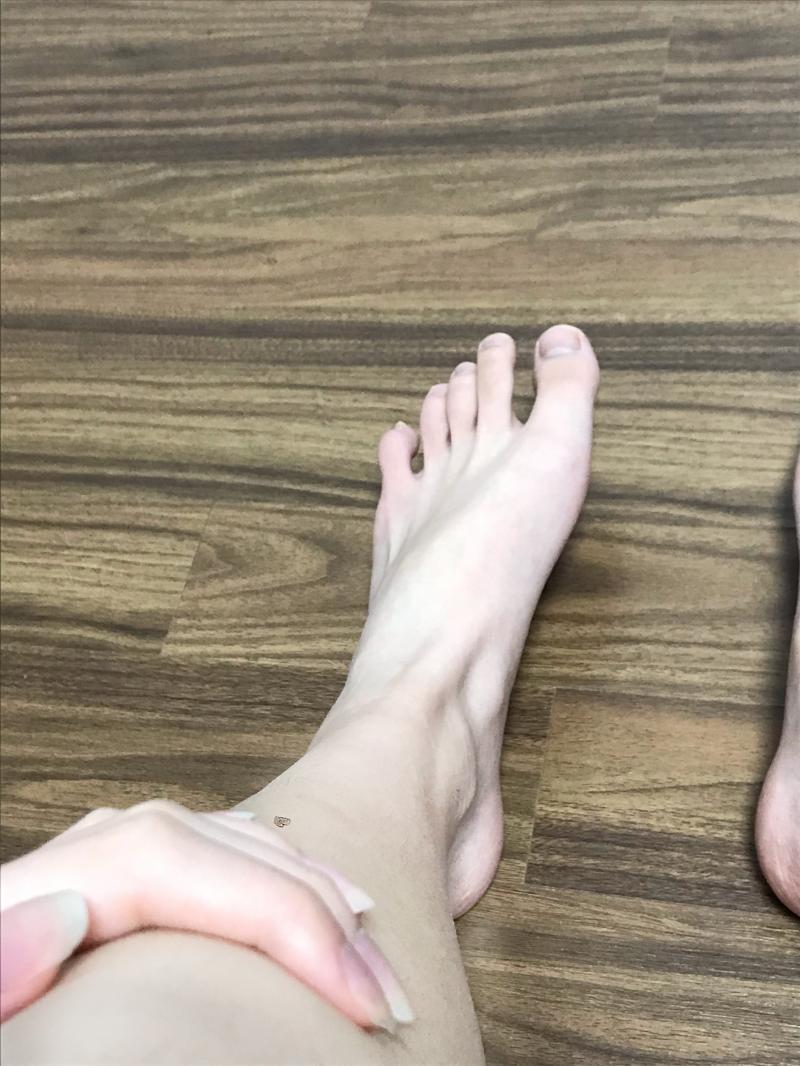 씻고 침대에 기대서 폰 하다가 찍었어 안 예쁘냐? 어? 말 잘 생각해서 해주길 바람
