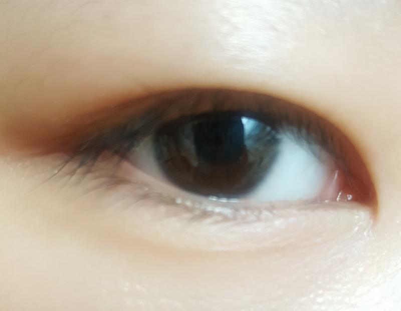 원래 쌩눈 위에 눈은 라인이 짧게 생겨서그런가 원래랑 별차이없어 아랫쪽눈은 원래도 속쌍이었는데 지금은 쫌 티나는속쌍?
