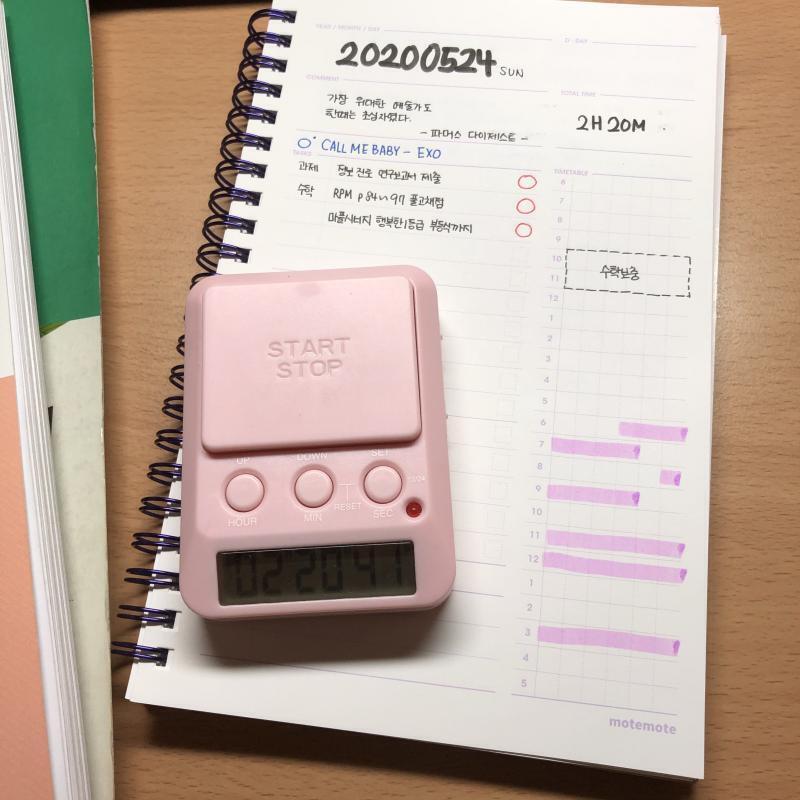 제발 공부 좀 일찍일찍 시작하자,, 그리고 잠좀일찍자자 왜 맨날 네시 넘어서 자는 거야 내일은 무조건 학교프린트 다 뽑아서 빈칸 채워라