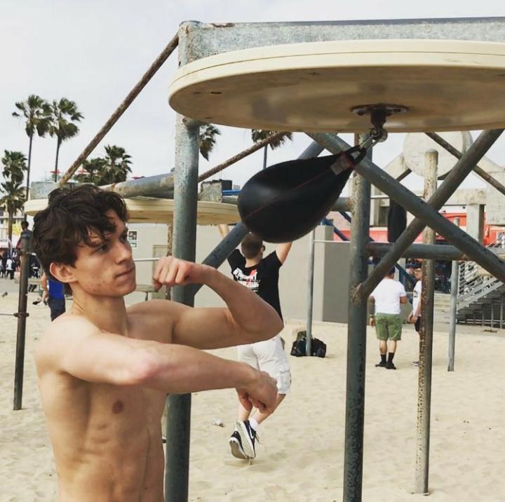 shirtless2 좋은 건 한 번 더