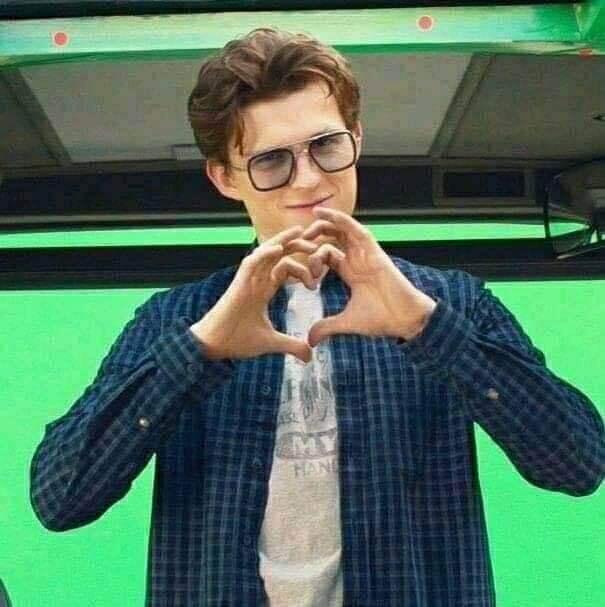 Congratulations on ur 24th birthday🎂🎂 Thank u for being in my life and i'll cont