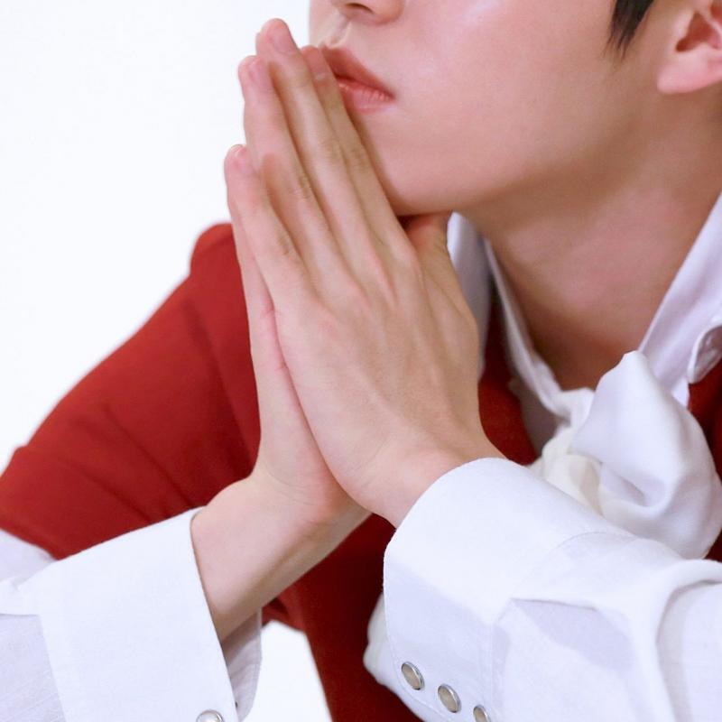 >>11 여기 손 사진ㅠㅠㅜ 진짜 손 ant쳤으니까 지나가는 레더들도 한번씩만 봐줘.. 하... 기타쳐서 그런가 손관리 잘해서 진짜 예뻐...