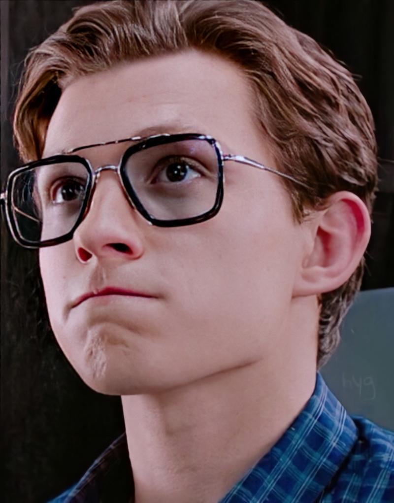 Even Dead, I am The Hero 줄여서 EDITH였죠 ffh 뉴 빌런 Mysterio 앞에서 피터가 이디스를 써보였는데 안 어울린다