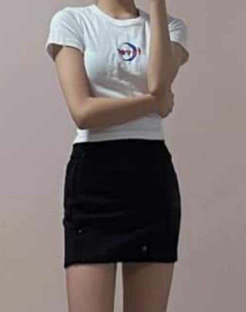 안녕 발레하는 중학생 여자야 내 몸 너무 별로지..?..