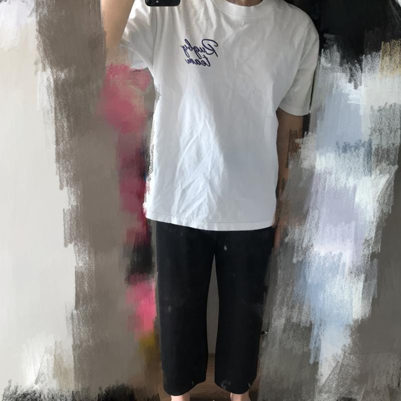2. 티에 널널한 슬랙스? 왜 그 있잖아 엄청 편한 널널한 바지 그거야 사진으로 표현이 됐으려나 모르겠네