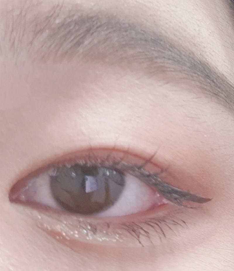 꼬리만 그리는게 훨 이쁘더랑ㅎㅎ마스카라하면 점막 채우는거보다 훨씬 눈커보여!사진은 이쁘게 찍혔길래