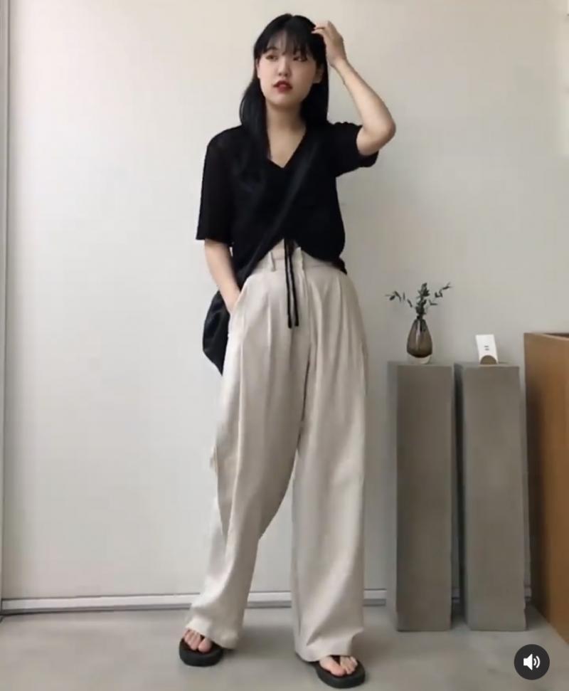 옷이 둘 다 분위기가 다른데 그냥 간단하게 걸쳐도 싼 티 안 나는 스타일을 좋아한다는 소리야 빈티지도 좋은데 너무 치렁치렁한 빈티지는 싫어
