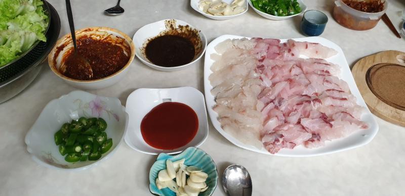 2020/6/7 2키로 빼기까지 D-23 아침x 점심-돈까스카레와 냉우동 저녁-민어회&광어회&쌈 운동 : 복근 운동 20분, 허리 20분, 다리