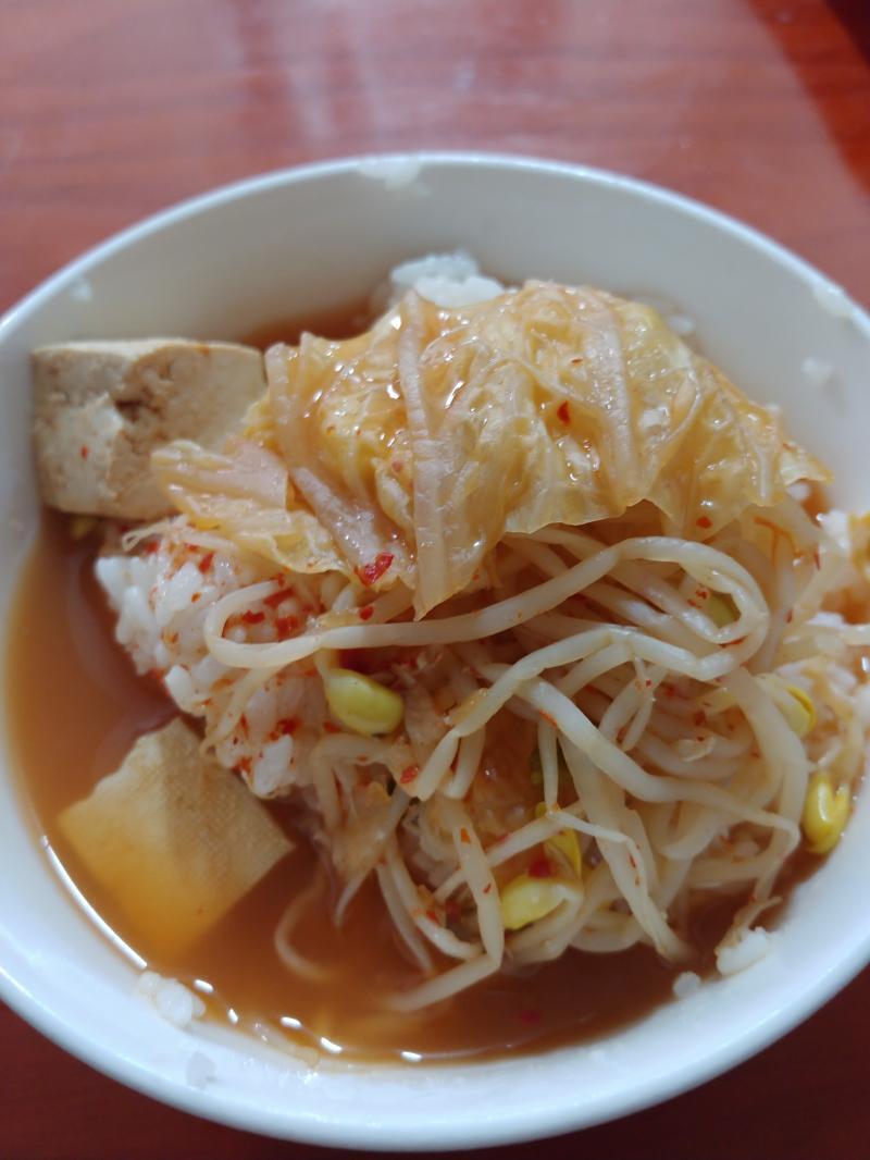 오늘 아침 어제 먹던 김치 콩나물국