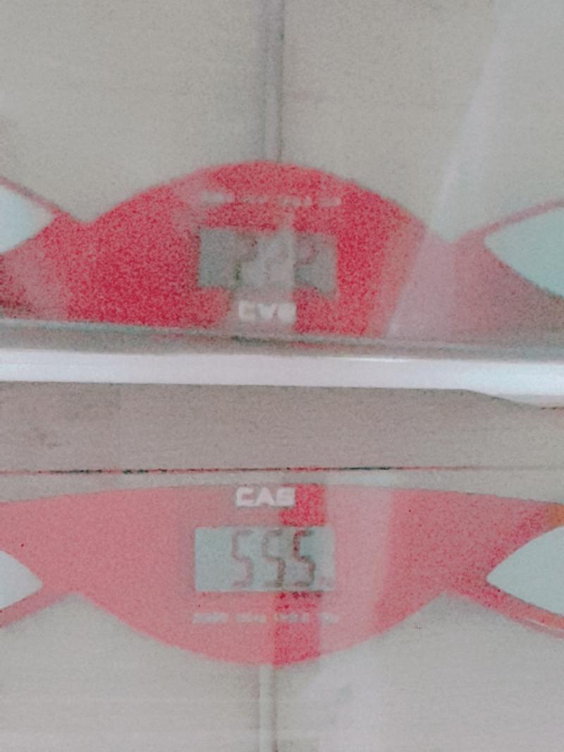 점심 먹고 떵 싸고 샤워 한바탕 하고 재본 결과 줄었다 아싸 근데 언제 50키로 되냐,,, 현재까지 4일동안 0.9kg 뺐다 아씨... 저번에