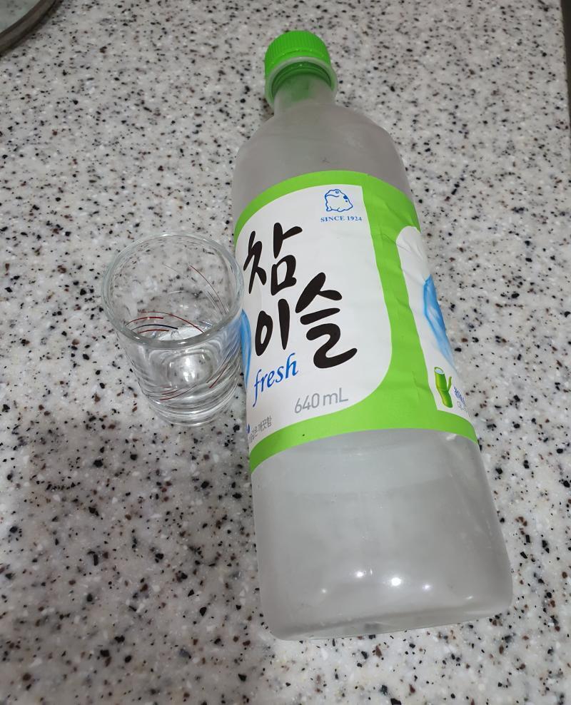 이슬이이슬 어제 마시다가 남은거ㅓ