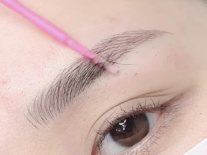 너무 지저분한 거 같아서 길이만 좀 다듬고 왓어... ㅜ 보다싶이 앞 쪽에 숱이 몰려잇는데 엄청 진하고 뒷쪽은 그냥 그래... 그래서 뒤에는 길